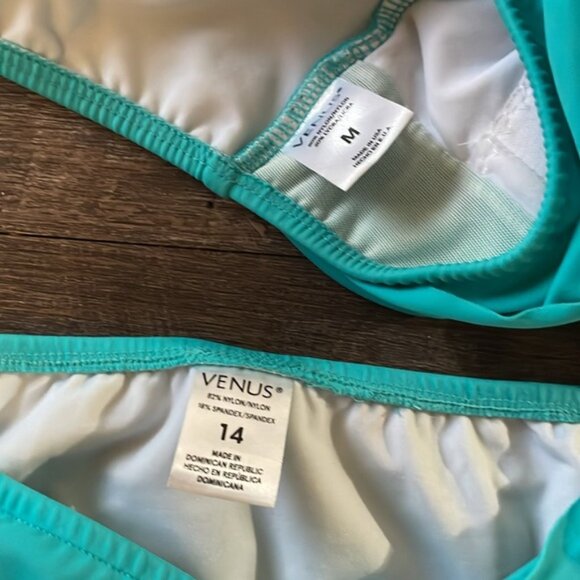 Venus two piece bikini top and bikini bottoms - Picture 2 of 3